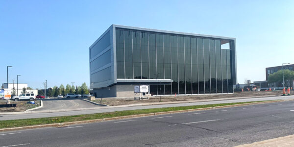 Façade: 2265, boulevard Fernand-Lafontaine
